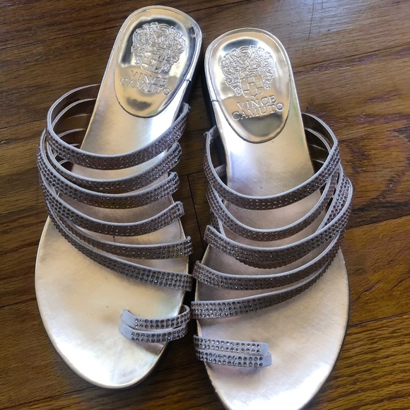 Vince Camuto Shoes - Vince Camuto women’s Flat Sandals Size 6